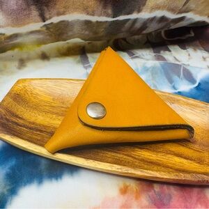 Triangular leather coin pouch smooth toffee tan